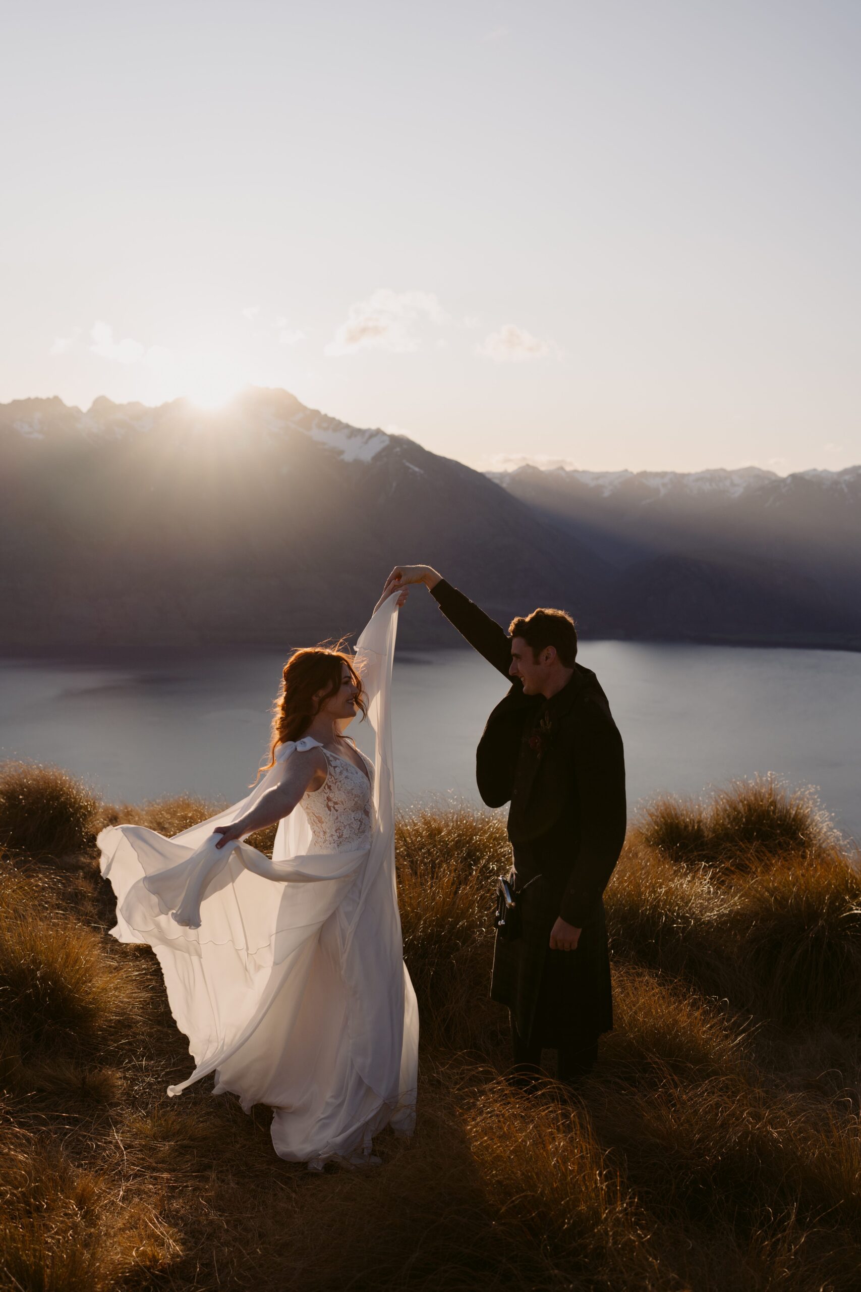 Real-wedding-Mary-Niel-New-Zealand-newlywed-dancing