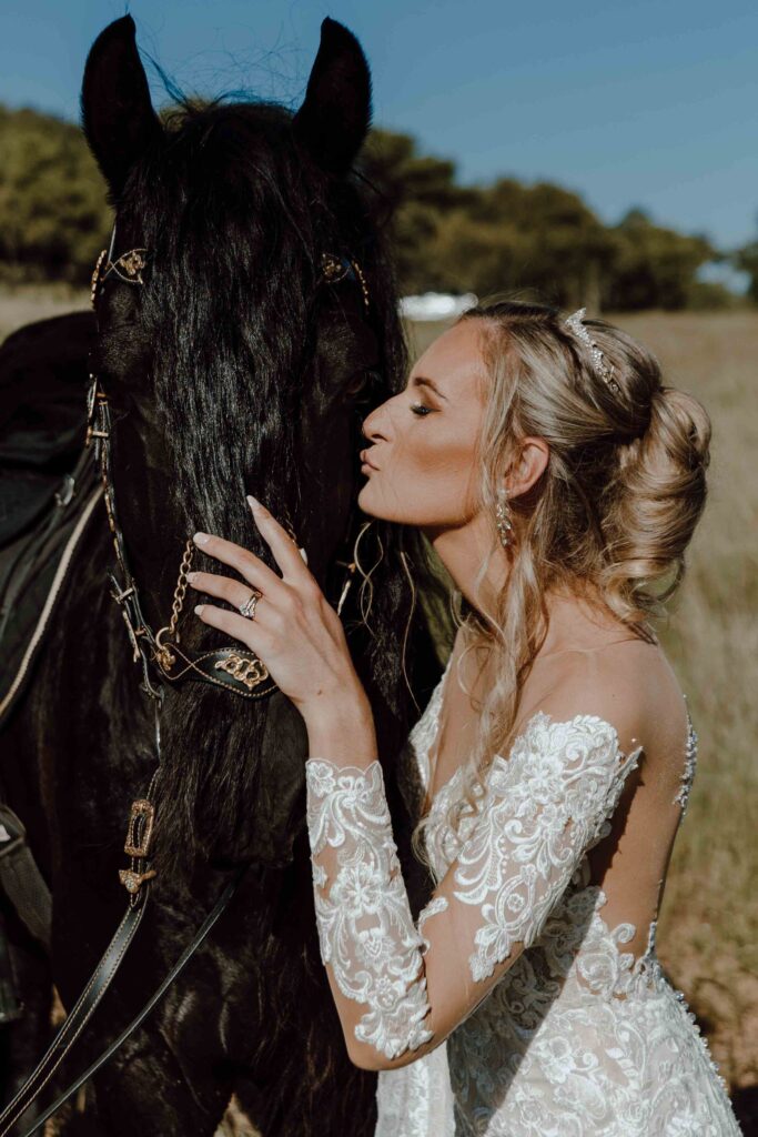 Real Wedding - Paul & Kodie - Van Deventer - Mountainview Game Ranch - Horse (9)